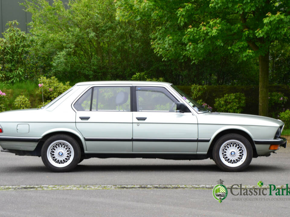 Image 6/50 of BMW 525i (1983)