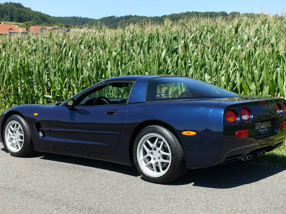 Immagine 2/26 di Chevrolet Corvette (2002)