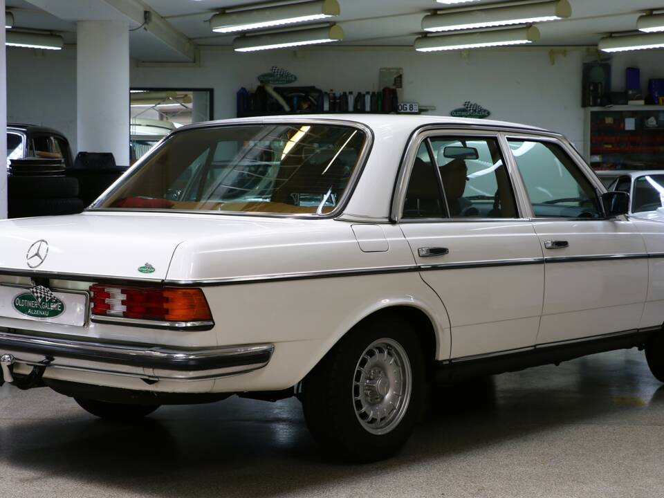 Bild 4/25 von Mercedes-Benz 280 E (1977)