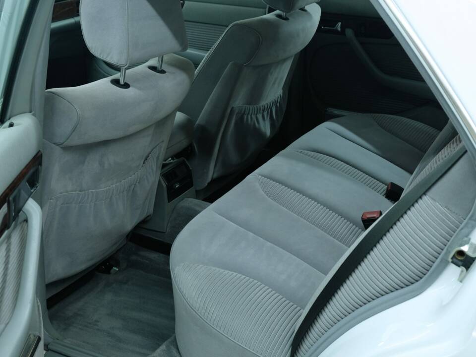 Bild 40/50 von Mercedes-Benz 500 SE (1990)