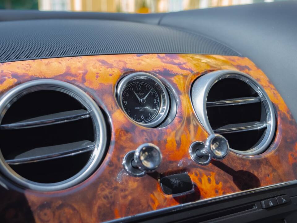 Imagen 21/68 de Bentley Flying Spur V8 S (2017)