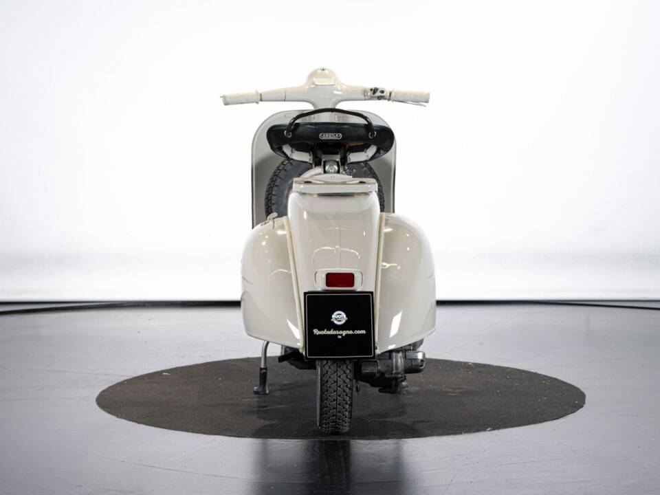 Image 3/50 de Piaggio Vespa 125 (1959)