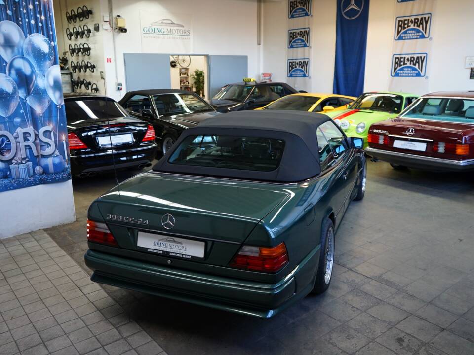 Image 15/38 of Mercedes-Benz 300 CE-24 (1992)