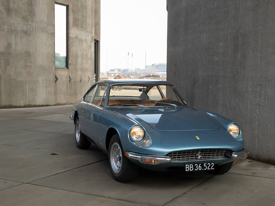 Image 38/40 of Ferrari 365 GT 2+2 (1969)