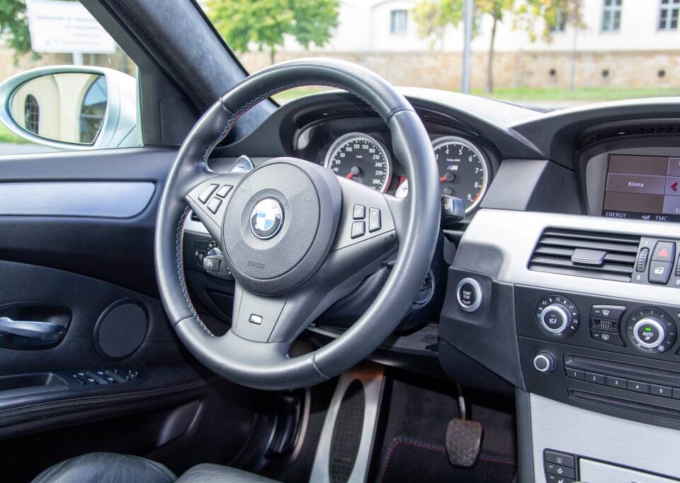 Afbeelding 25/41 van BMW M5 Touring (2008)