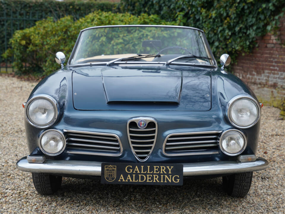 Afbeelding 6/50 van Alfa Romeo 2600 Spider (1962)