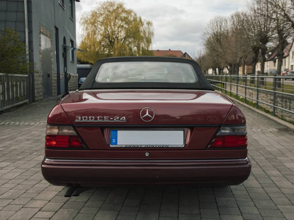 Bild 3/12 von Mercedes-Benz 300 CE-24 (1992)