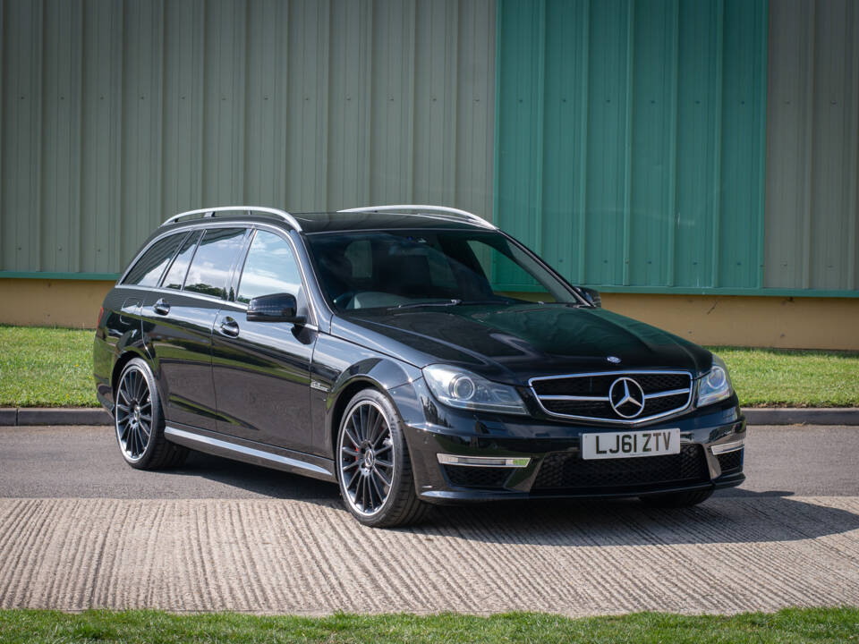 Bild 8/25 von Mercedes-Benz C 63 AMG T (2012)