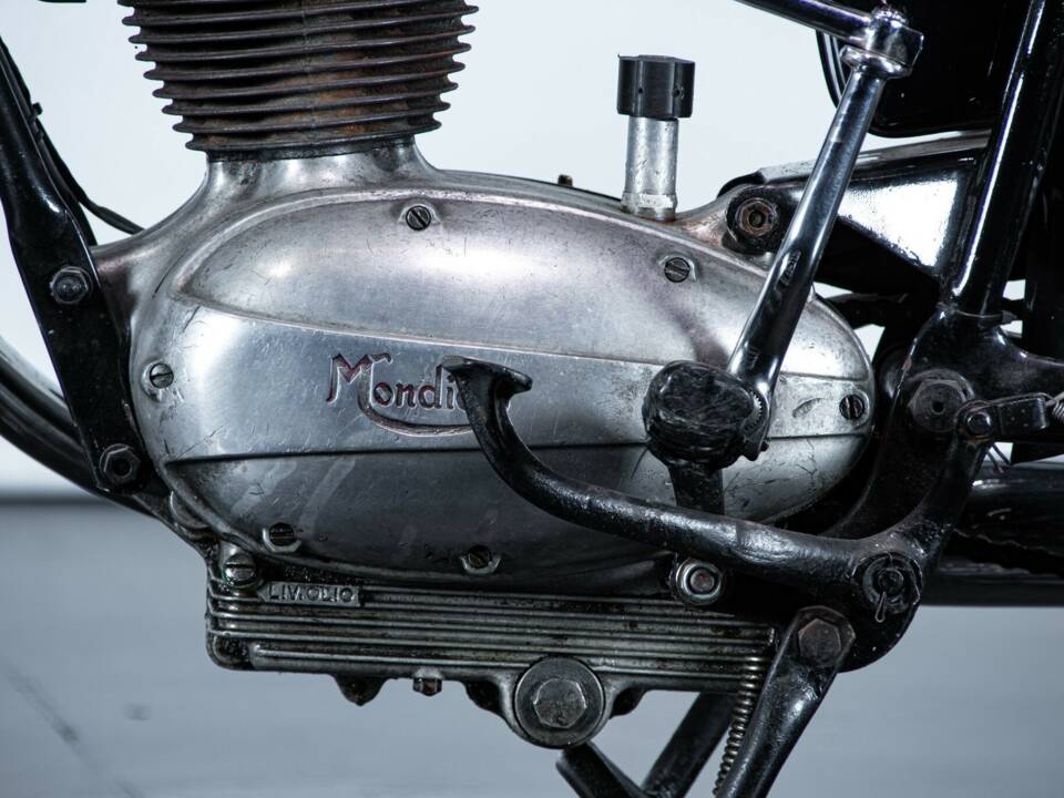 Image 22/50 of Mondial 125 (1961)