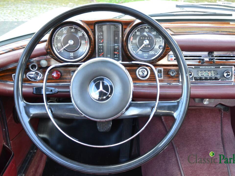 Image 24/50 of Mercedes-Benz 250 SE (1966)