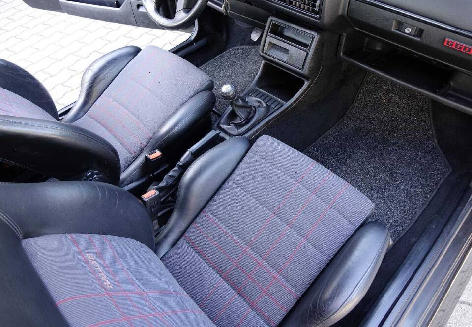 Immagine 7/12 di Volkswagen Golf Mk II Rallye 1.8 (1989)