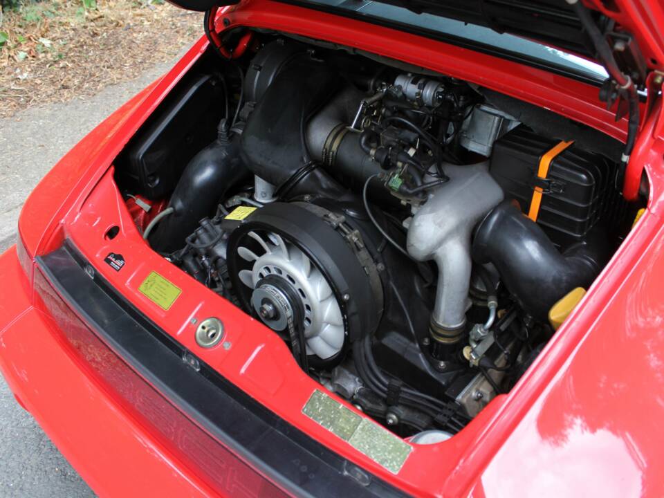 Image 13/15 of Porsche 911 Carrera 4 (1989)
