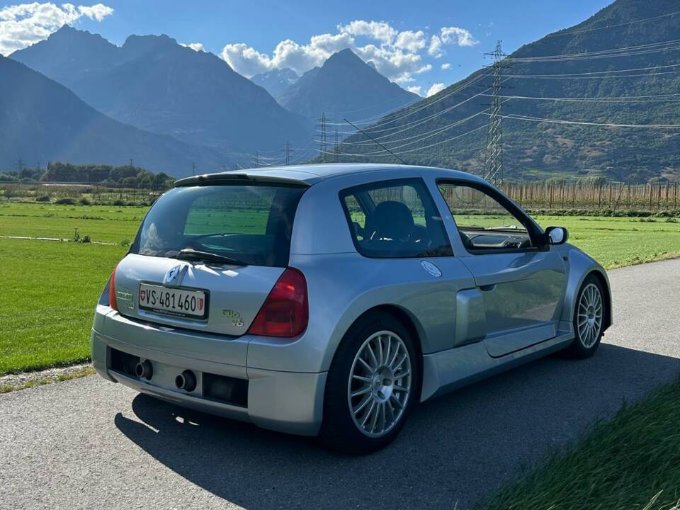 Image 2/7 of Renault Clio II V6 (2002)