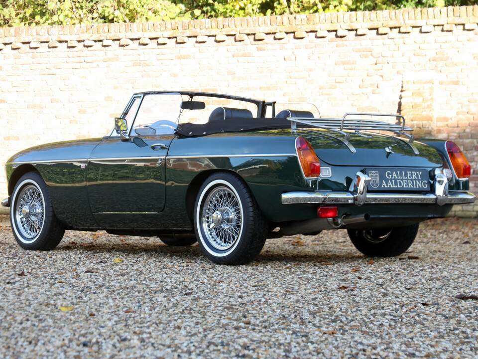 Image 2/50 of MG MGB (1974)