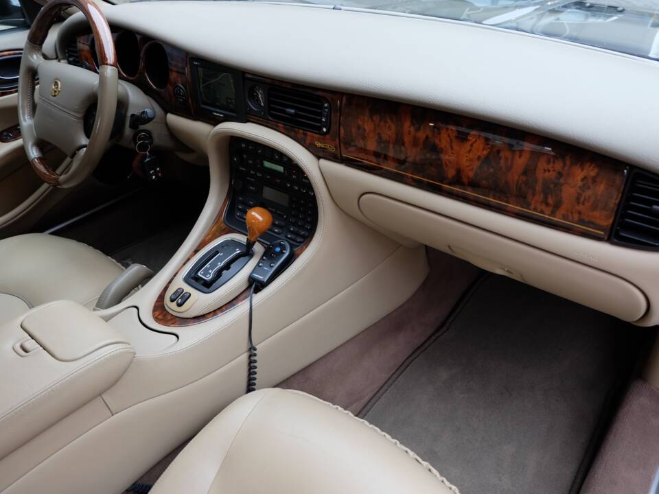 Image 25/60 de Daimler Super V8 (2000)