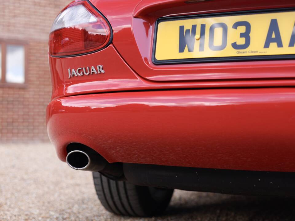 Image 33/50 de Jaguar XKR (2000)