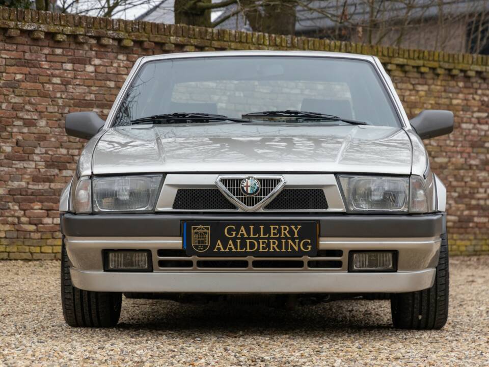Afbeelding 5/50 van Alfa Romeo 75 2.0 Twin Spark (1988)