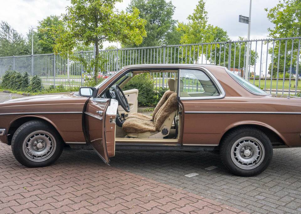 Immagine 4/8 di Mercedes-Benz 280 C (1979)