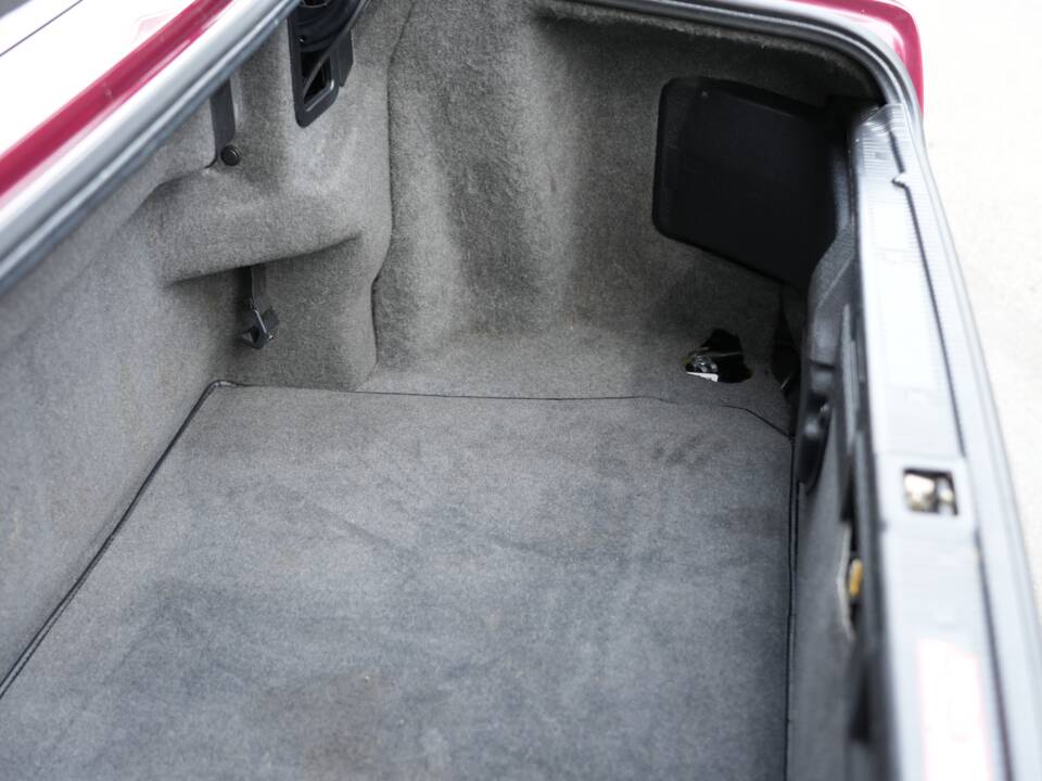 Image 67/95 of Mercedes-Benz 300 SL (1993)