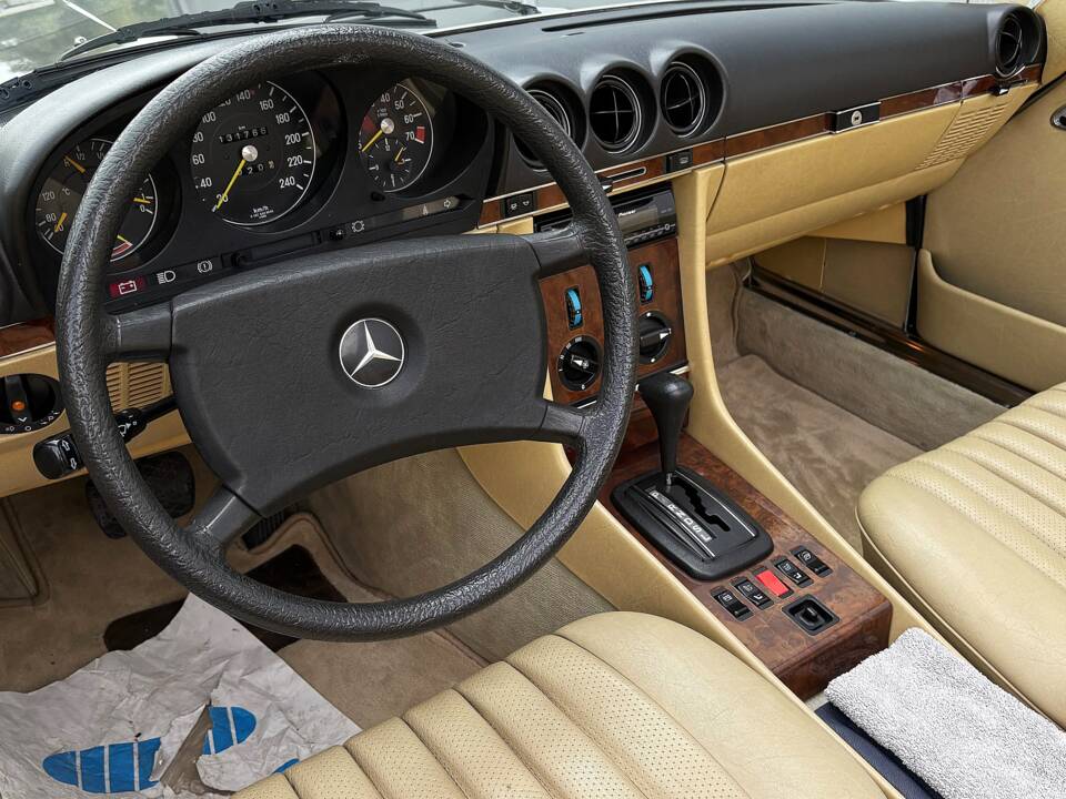 Image 21/24 de Mercedes-Benz 280 SL (1984)