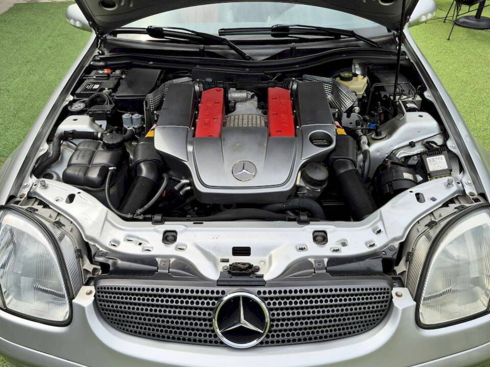 Afbeelding 43/63 van Mercedes-Benz SLK 32 AMG (2001)