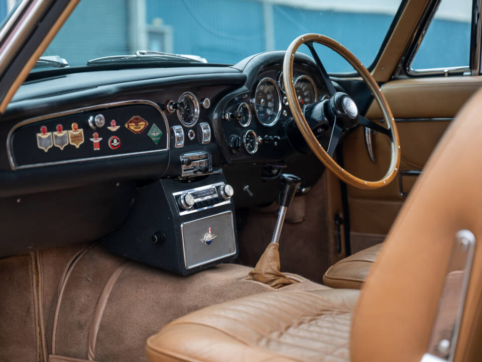 Immagine 10/14 di Aston Martin DB 6 Mk II (1970)