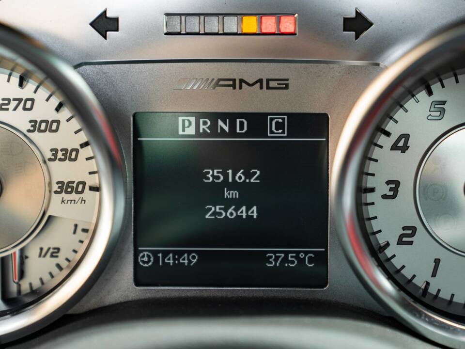 Image 22/50 of Mercedes-Benz SLS AMG (2010)
