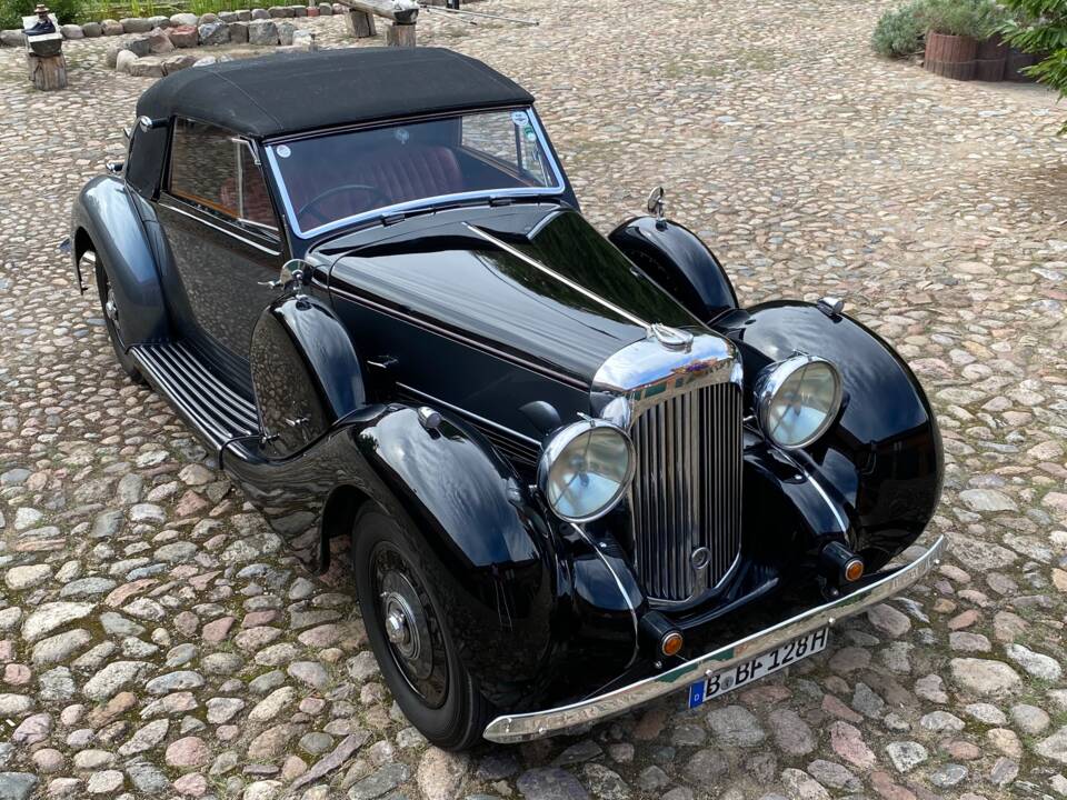 Image 2/8 of Lagonda V12 DHC (1938)