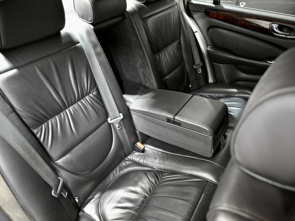 Imagen 28/50 de Jaguar XJR Super V8 (2004)