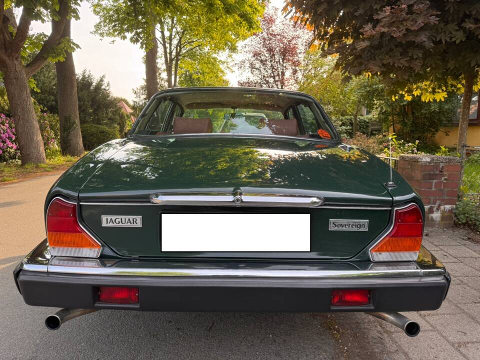 Image 3/8 of Jaguar XJ 6 4.2 (1985)