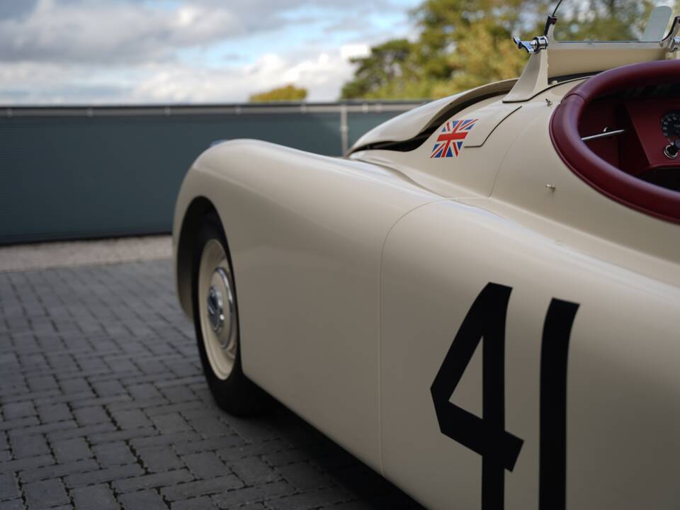 Image 48/50 of Jaguar XK 120 OTS (1950)