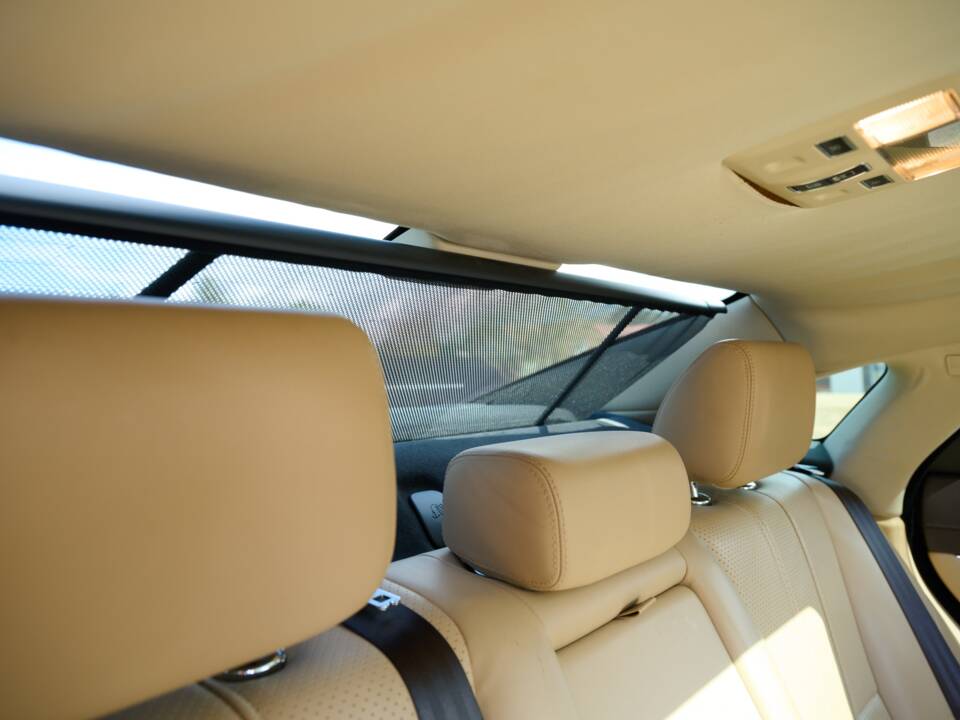 Bild 35/50 von Jaguar XJ 5.0 (2010)