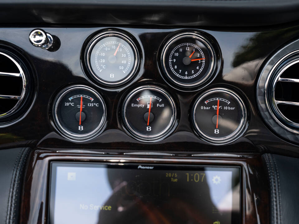 Image 20/31 of Bentley Azure T (2009)