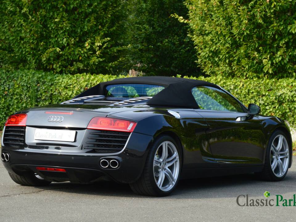 Image 13/50 of Audi R8 Spyder 4.2 FSI Quattro (2011)