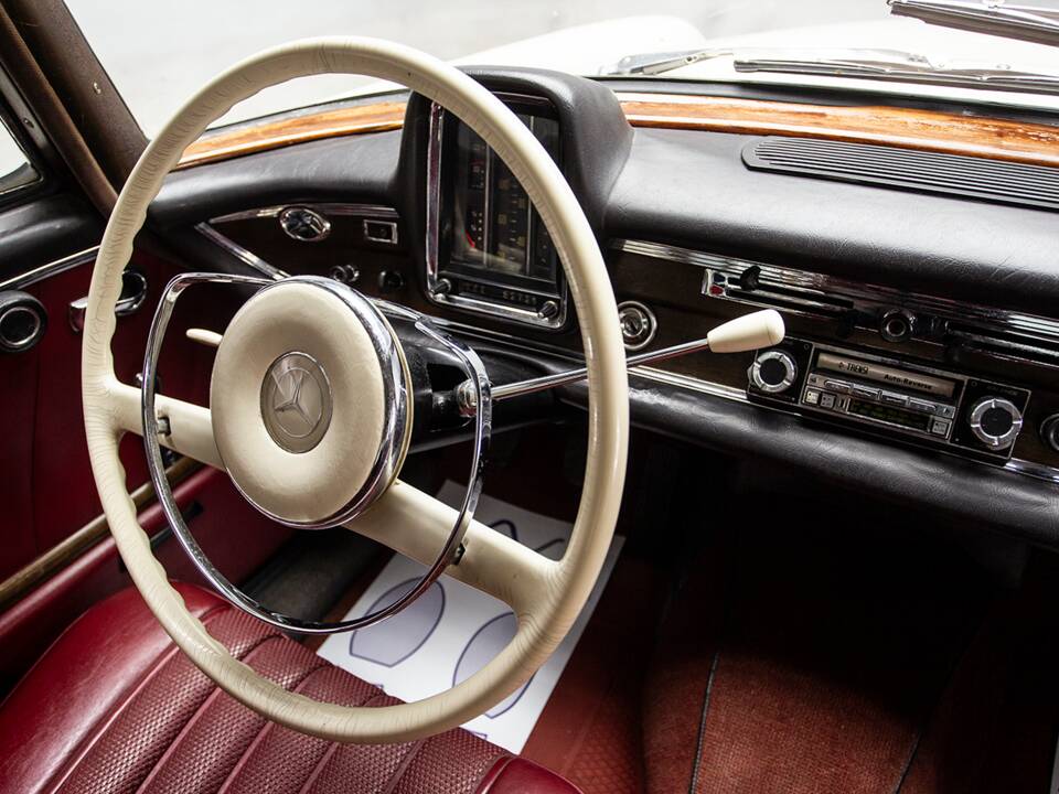 Bild 17/32 von Mercedes-Benz 220 SE b (1965)