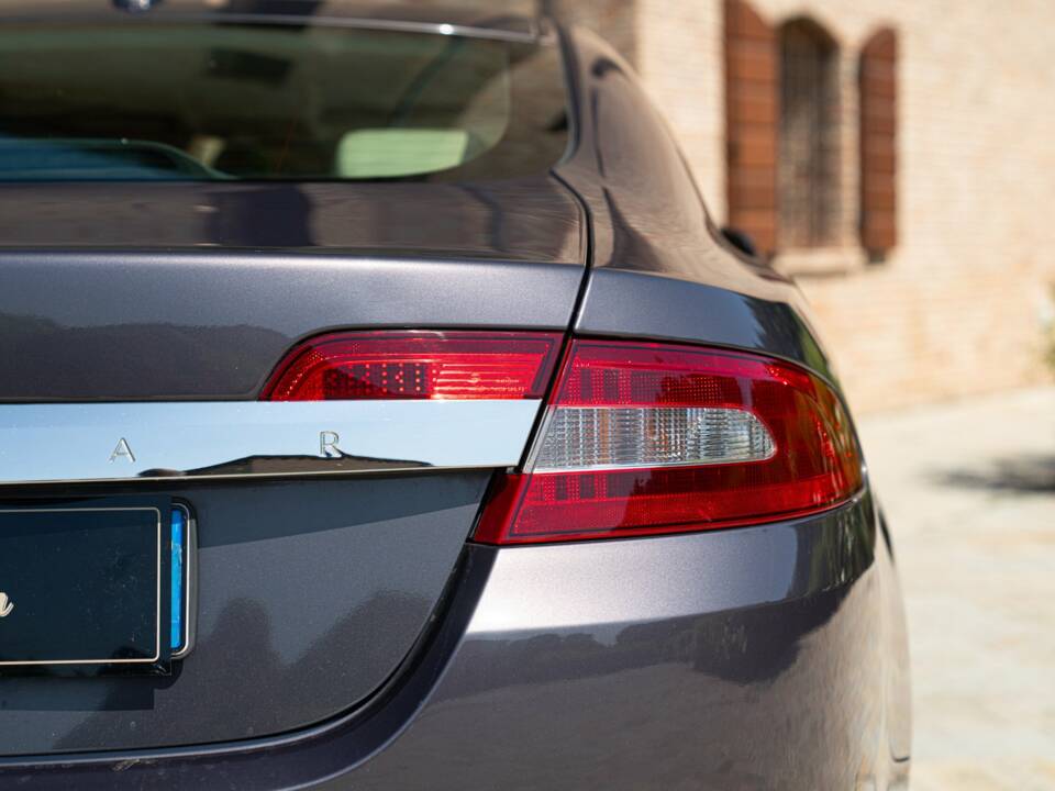 Immagine 10/50 di Jaguar XF 3.0 D-S (2008)