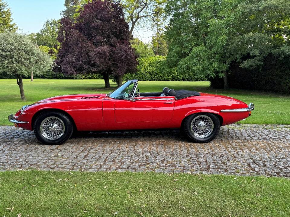 Image 3/39 of Jaguar E-Type V12 (1974)