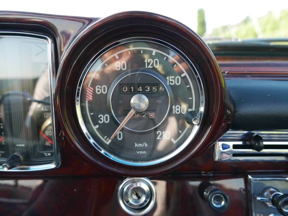 Imagen 20/56 de Mercedes-Benz 220 SE b (1962)