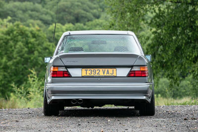 Image 7/43 of Mercedes-Benz 300 CE 3.2 AMG (1990)