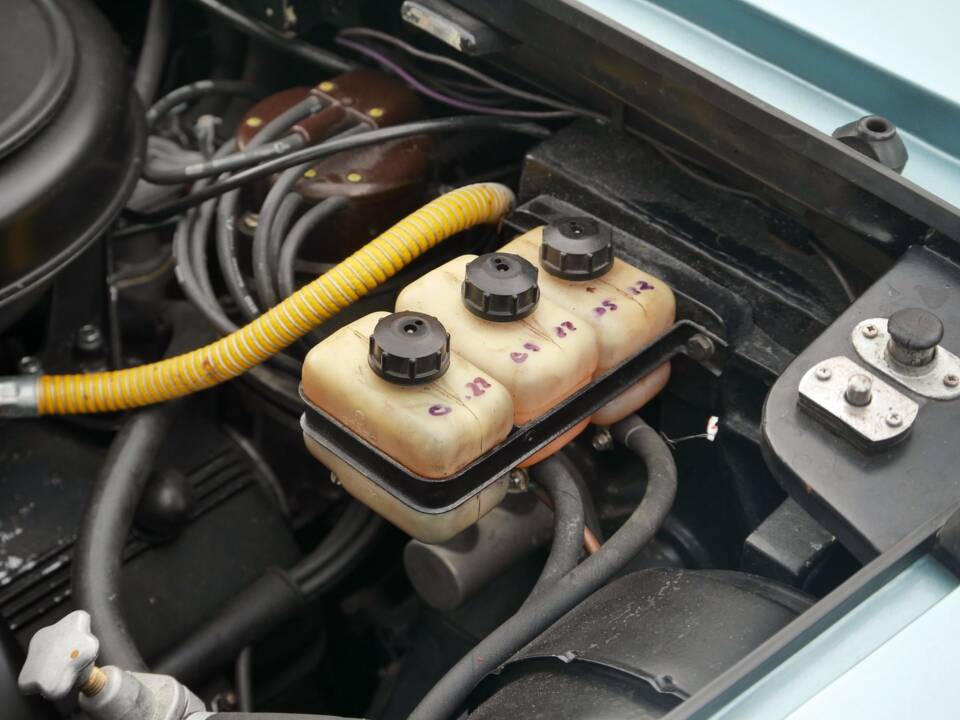 Image 32/45 of Ferrari 330 GT (1967)