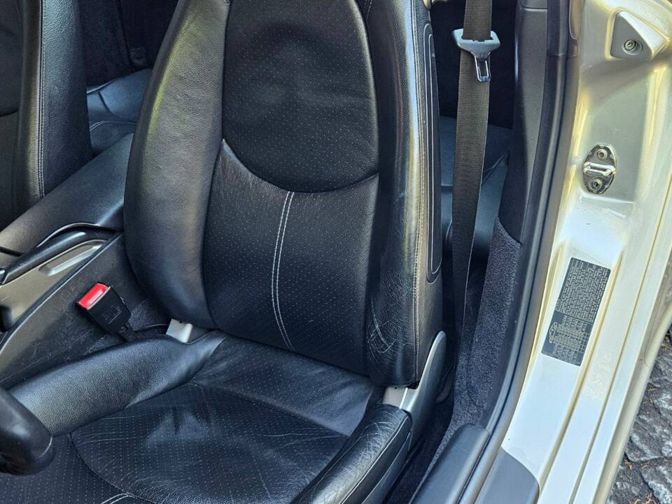 Image 7/37 de Porsche 911 Carrera (2004)