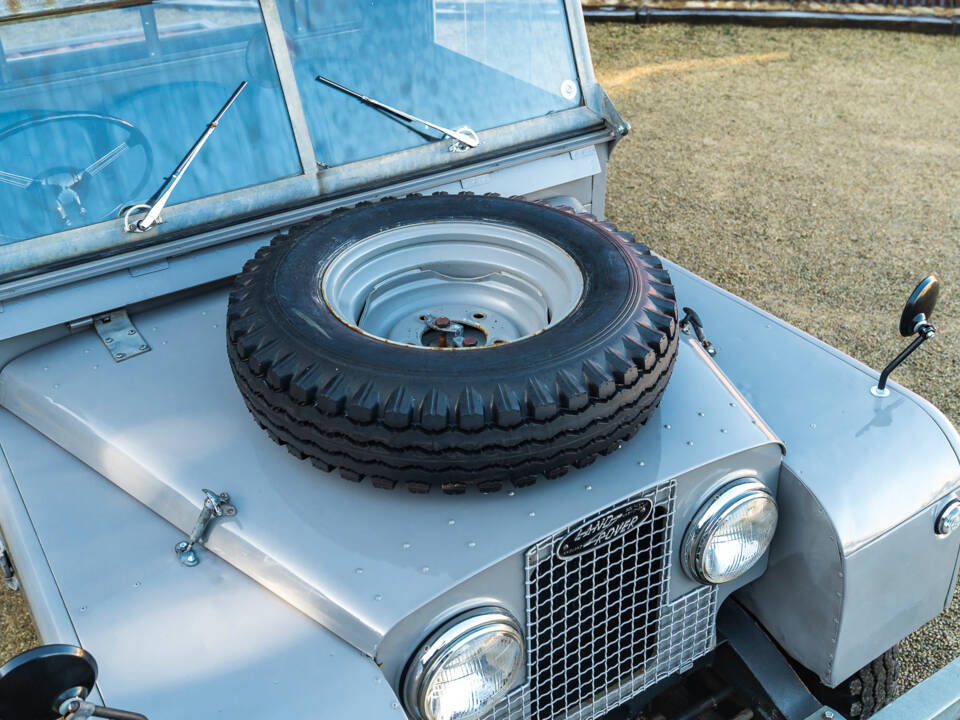 Image 18/31 of Land Rover 107 (1957)