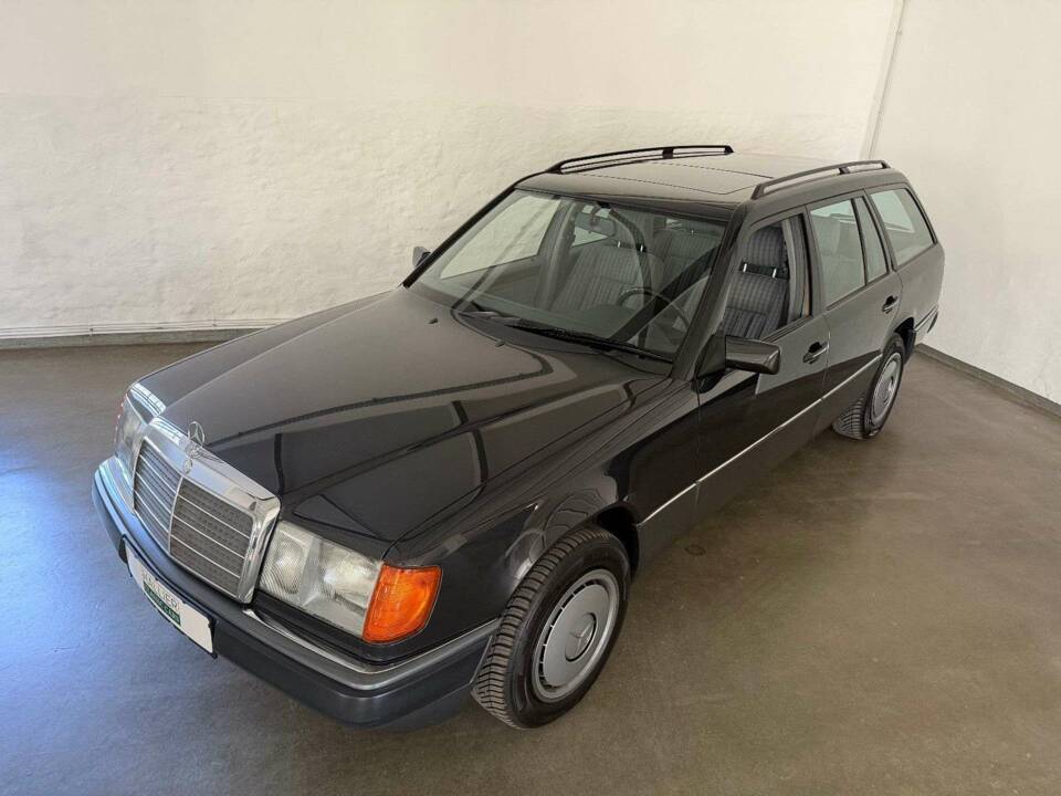Image 14/43 of Mercedes-Benz 230 TE (1992)