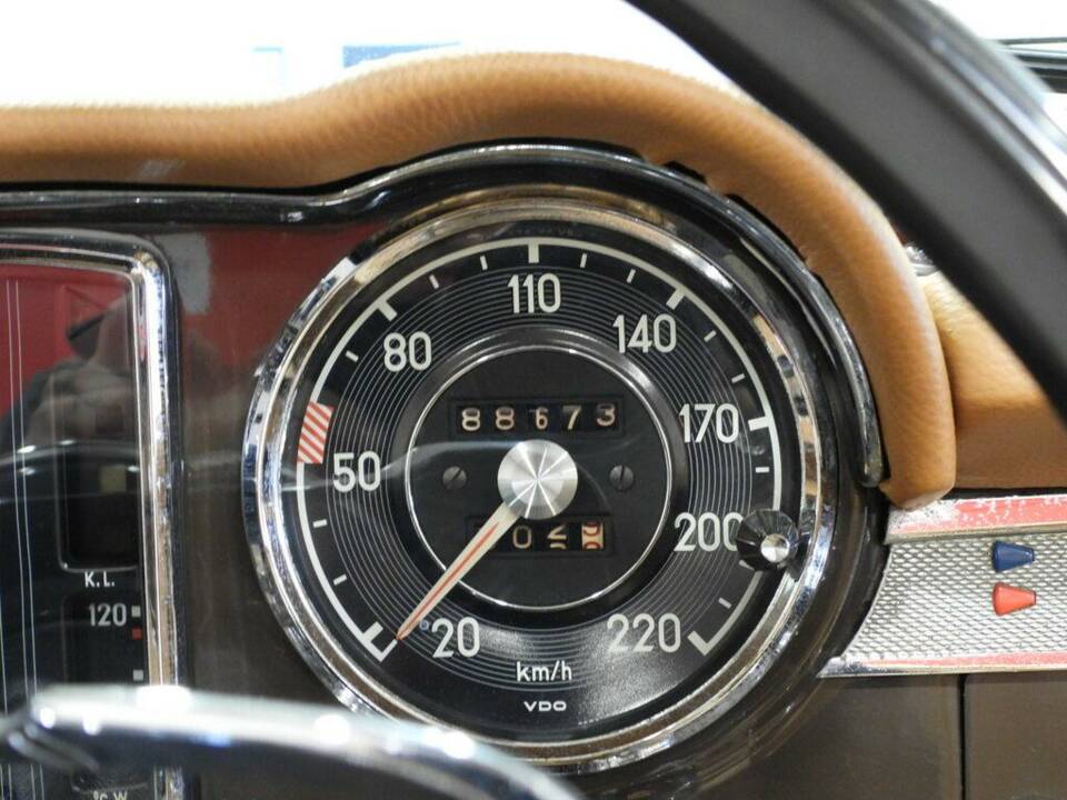 Image 8/15 de Mercedes-Benz 250 SL (1967)