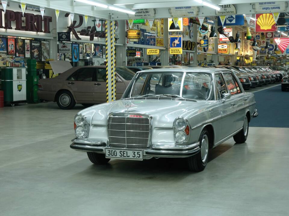Image 2/50 of Mercedes-Benz 300 SEL 3.5 (1972)