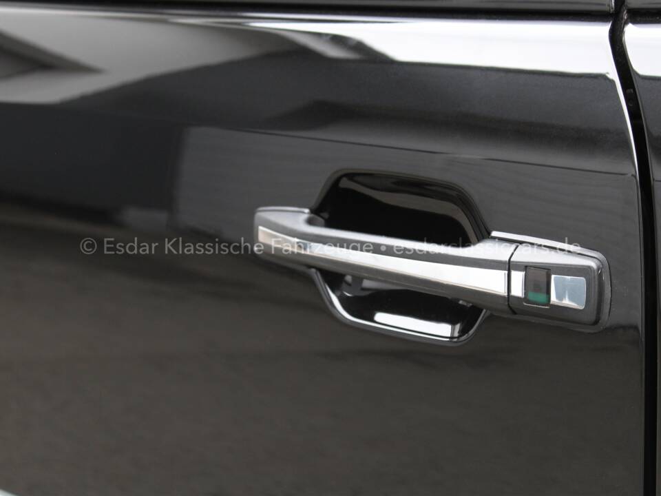 Image 30/33 of Mercedes-Benz E 200 (1994)