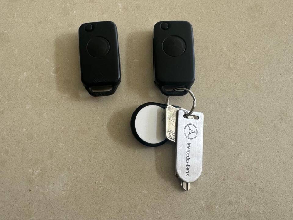 Image 38/50 of Mercedes-Benz SL 280 (1996)