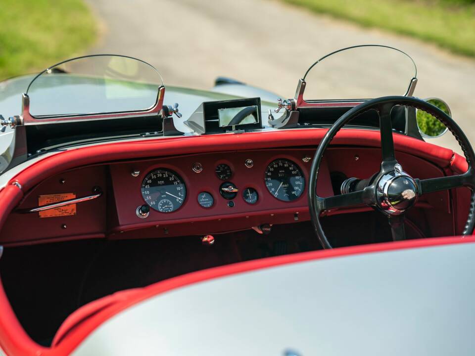 Image 35/50 of Jaguar XK 120 OTS (1951)