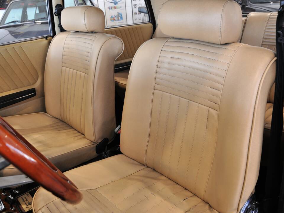 Image 13/35 of Alfa Romeo 2000 Berlina (1972)