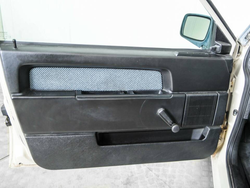 Image 31/50 of Volvo 740 GL (1987)